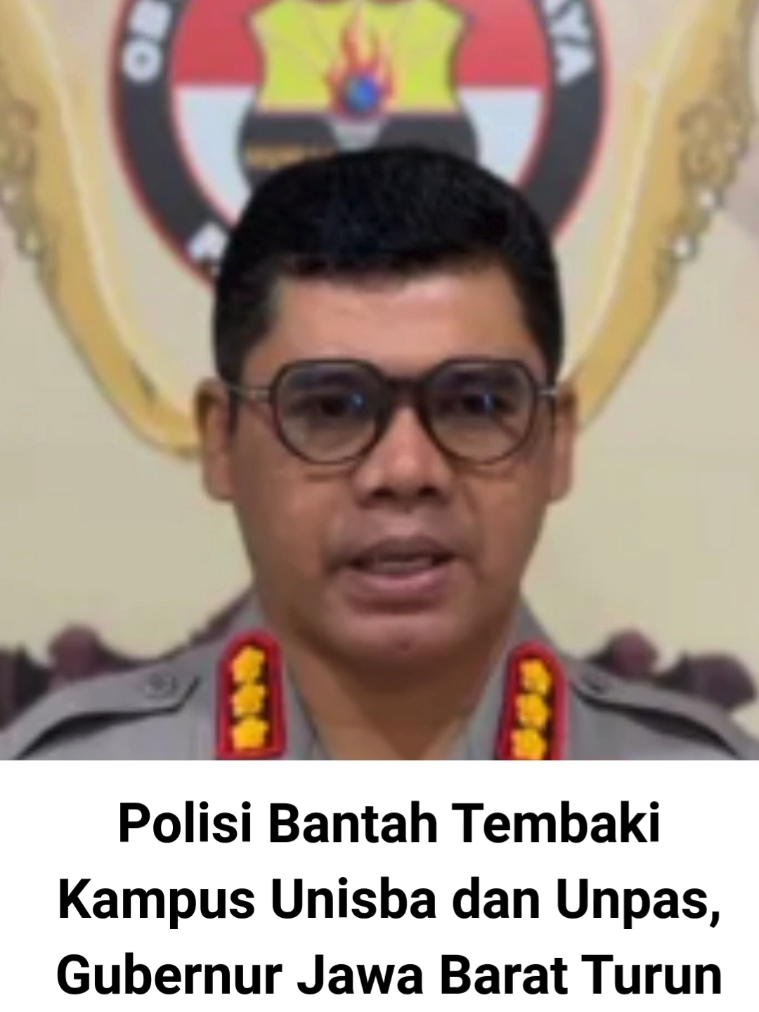Riuh demonstrasi mahasiswa di Bandung kembali memantik kontroversi setelah beredar kabar aparat menembaki kampus Universitas Islam Bandung (Unisba) dan Universitas Pasundan (Unpas) dengan gas air mata. Informasi ini cepat menyebar di media sosial, memicu protes publik, hingga melahirkan narasi liar soal keterlibatan kepolisian. Namun, Polda Jawa Barat langsung memberikan bantahan tegas. Kabid Humas Polda Jabar, Kombes Pol Hendra Rochmawan, menegaskan bahwa polisi tidak pernah menembakkan gas air mata ke dalam area kampus. Baca selengkapnya melalui link: https://prianganinsider.pikiran-rakyat.com/priangan/pr-3839619125/polisi-bantah-tembaki-kampus-unisba-dan-unpas-gubernur-jawa-barat-turun-langsung-ke-unisba?page=all