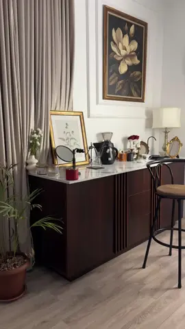 هدوء و قهوة الصباح من غرفتي 🤎☕️🫀🌿🌸🕯️