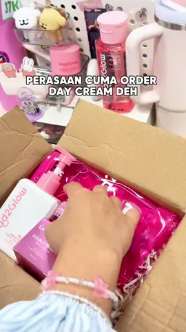✨ G2G 9.9 BIG SALE! 4in1 Day Cream Glow Set dari G2G siap bantu menjalani hari kamu lebih cerah, glowing, sembriwing 😶‍🌫️💕 Cuss checkout di TikTok Live G2G sekarang! 💃🛍️ #glad2glow #g2gdoublebrightdaycream #daycream #niacinamide #mencerahkan #skincare #fyp #beauty #pemutihbadan #perawatankulit #perawatan #wajahglowing #favbeauty 