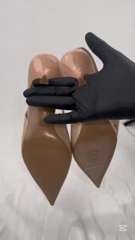 Sandales à talons hauts Mango, uniques et stylées ! À Bamako pour seulement 30 000 F CFA. Tailles variées en stock pour rehausser vos tenues. Contactez-nous au 70 79 69 69. Ne manquez pas votre paire ! #mali #fashion #bamako #tendances #chaussure #shopping #mode #sandales