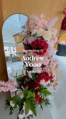 ✨ Love is in the air at Neo Hotel Tendean ✨ Kemarin, kami dengan penuh sukacita menjadi bagian dari hari bahagia pasangan yang merayakan cintanya di @neohoteltendean. 💍❤️ Dengan dekorasi elegan, pelayanan ramah, dan venue yang strategis di jantung Jakarta, momen spesial jadi semakin berkesan. 🌸 Mau hari bahagiamu juga jadi sempurna? 💫 📞 Hubungi kami sekarang untuk reservasi & konsultasi paket wedding terbaik! 081327005779 (Indah ) 👉 Let’s make your dream wedding come true at Neo Hotel Tendean. #NeoHotelTendean #NeoTendeanWedding #HotelWeddingJakarta #WeddingVenueJakarta #JakartaWedding     