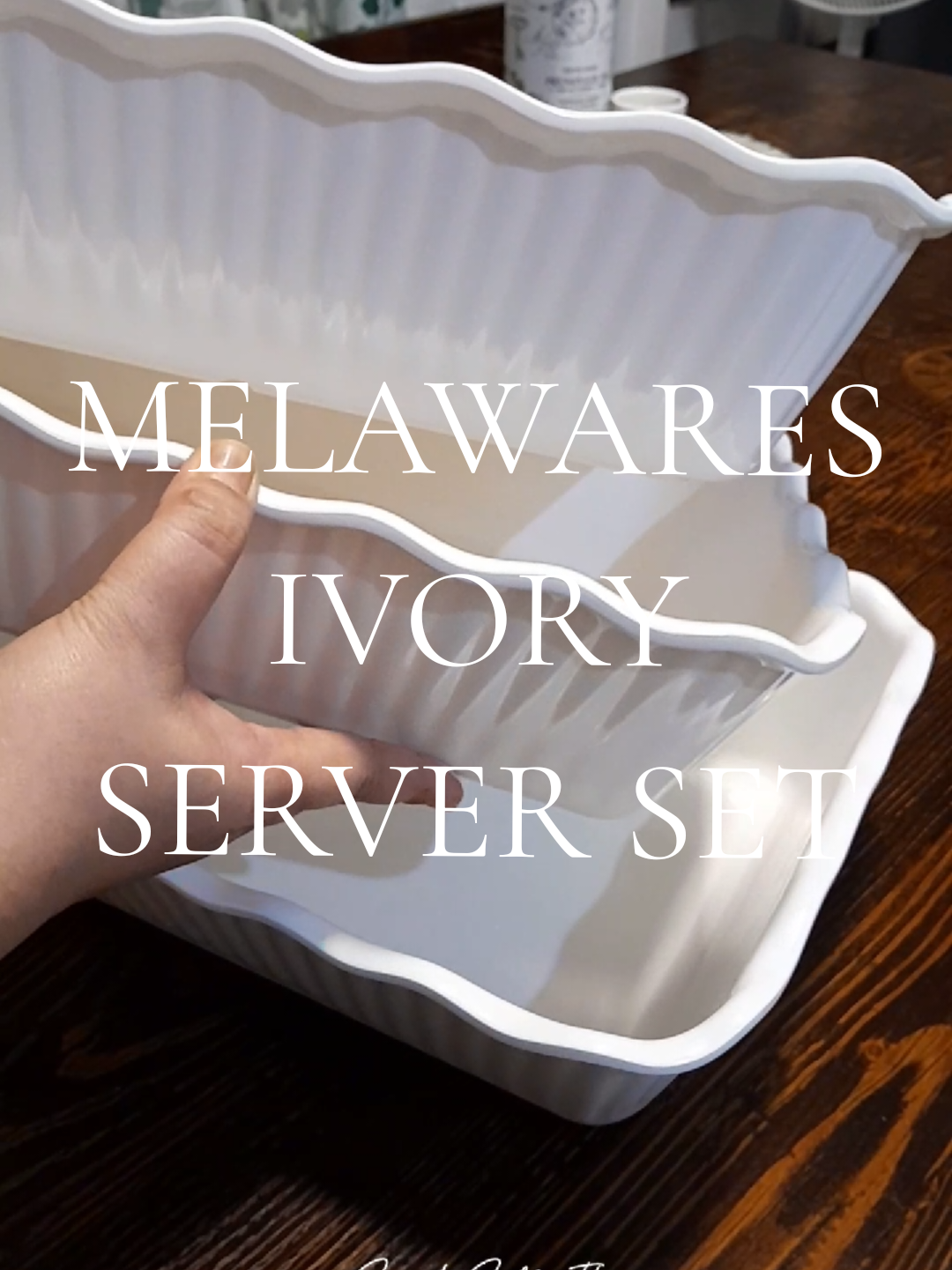 Melawares Ivory Server Sets. Simple yet classy! 😍 #melawares #foodtray #foodtrays #tray #partytrays 