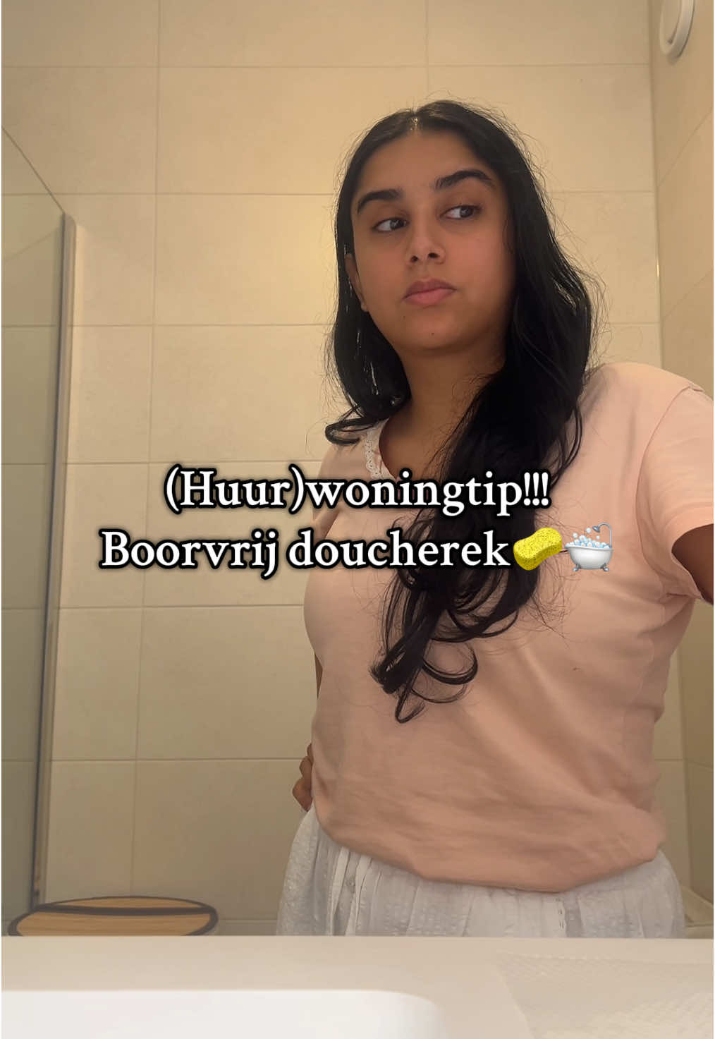 ✨ Dé musthave voor (huur)woningen! ✨ Geen gedoe met boren, geen lelijke gaten in je tegels en toch superveel ruimte voor al je doucheproducten. 🚿 Dit doucherek staat stevig gespannen tussen vloer en plafond en is 100% boorvrij.🏡💧 👉 Makkelijk te plaatsen 👉 Stevig en ruimtebesparend 👉 Geen schade aan je muren of tegels                                                       #woning #huis #nieuwbouw #woontips #tipsandtricks #tip #hacks #vjp #voorjou #viral #tricks #douche #smartliving #fyp #foryoupage❤️❤️ 