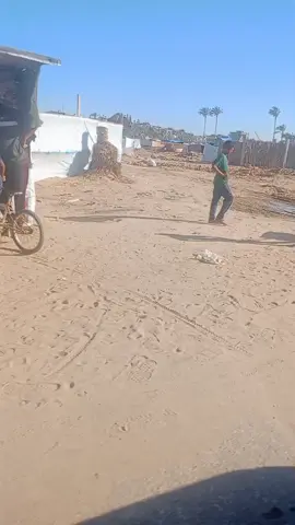 تصويري امبارح انا في دير البلح  رايح اعزي  الله يرحم جميع  الشهداء