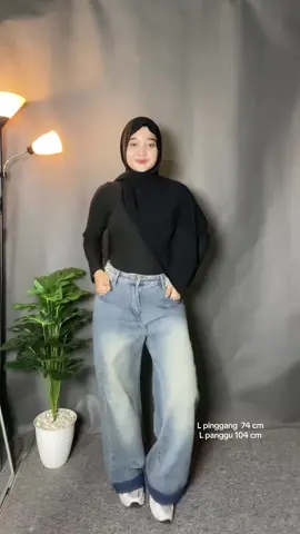 Yang punya msalah badannn samaa kek aku wajib punya ini ya gusyyy🤏🏻  fyi bawahnya akuu lipet yah soalnya kepanjangannn  #lulujeans #jeans #celanamurah #fitcheckgirl #foryou 