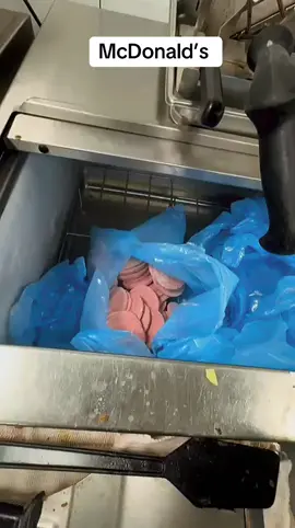 🥩🍟🍔 tout ce qu’il faut #macdonalds#tik_tok#asmr#fyp#pourtoi 