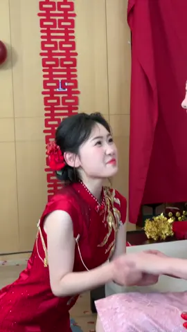 Cô dâu nũng nịu đáng yêu #widingdress #beautiful #beautiful 