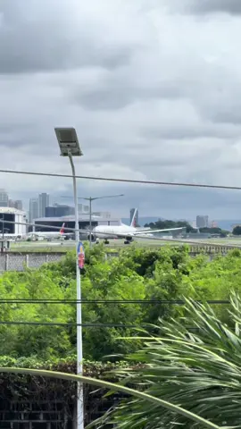 @Qatar Airways B777-300ER departing out of Manila 🛫 #planespotting #planespotters #mnl #fyp #b777300er  @Jhobai @AirNav Radar - Flight Tracker @Jjjammm @Syraོ @Khed 