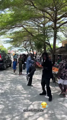 You no go collect keh????? 😂😂😂😂 wait for the end🤣😂😂😂😂😂 🎵song 👉 Amin by @Mykels_offical out now !  #reels #pranks #Machigoldpranks #viral