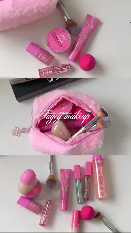 Jatuh cinta dgn set makeup faycy ni. Satu set ni akn dpt 10 item, mmg berbaloi ♾️✨ #faycymakeup #faycybeauty #setmakeup #setmakeupmurah💄🥰 #fyp 