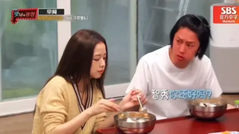 #JISOO #trend #mukbang JISOO MUKBANG 