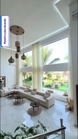 O resort que vocês tanto queriam o review chama-se @resort.casa.da.praia , está localizado nos Ramiros e é um dos lugares mais lindos que conheci esse ano, vale muito a pena visitar, com atendimento, lugar tranquilo, praia limpa e comida boa, além de muitooooo bonito, eu super recomendo 🥰  Com a @angolaexperience fica fácil conhecer um dos destinos mais bonitos de Angola 🇦🇴! Viajando de uma maneira prática, acessível, com muito conforto de maneira 100% digital. Acesse o site para conhecer todos os destinos que a @angolaexperience oferece neste resort e não só 🥰