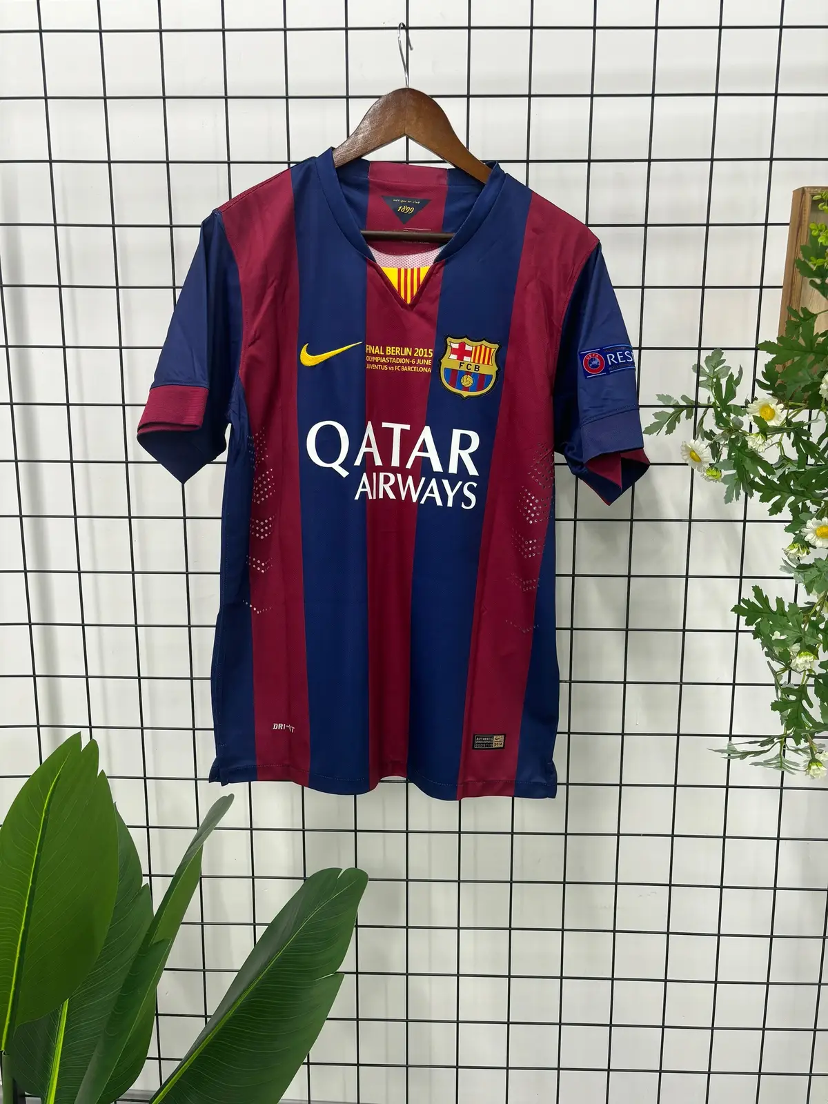 This football jersey is a great gift#fyp #fyppp #footballtiktok #jersey #shirt #footballjersey #footballshirt #newjersey #barcelona #barcelonafc #retrojersey #messi #messi10 