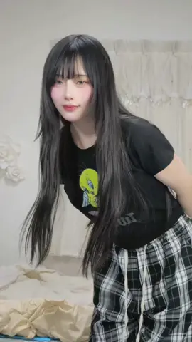 髪の毛長すぎてドライヤーで乾かすのに30分以上かかる🫠My hair is so long it takes more than 30 minutes to blow dry it🫠