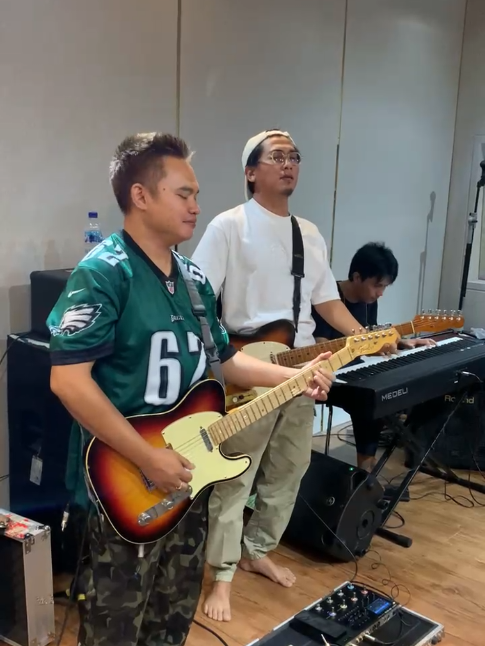 Spill dikit 🤏 dulu yaaa gaiz... . . . #kangenband #haribersamanya #sheilaon7 #fyp #pestapora 