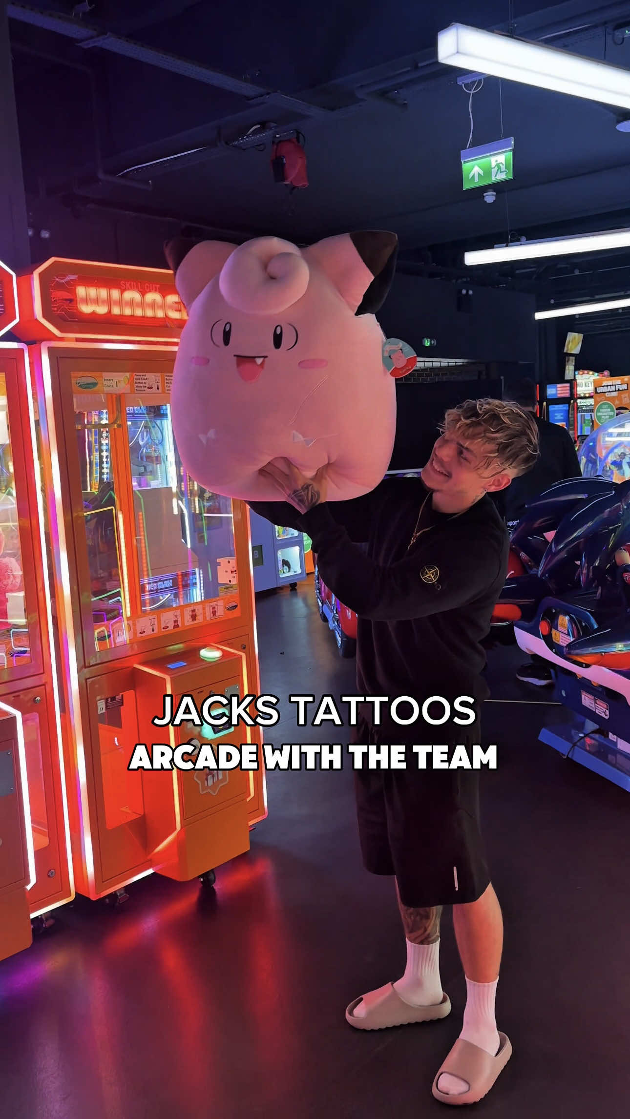 ARCADE WITH THE TEAM 🔥 #funnymoment #tattooartist #contentcreator #fyp #viral 