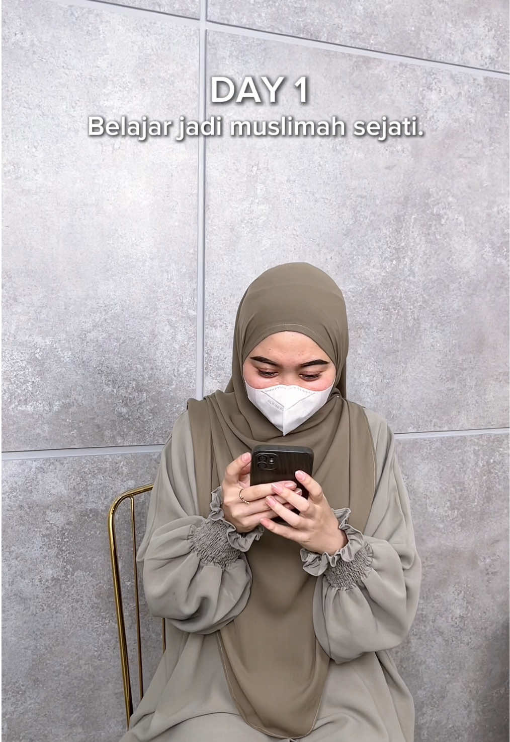 Day 1 belajar jadi muslimah sejati… Nggak harus langsung sempurna, yang penting mau memulai. Versi kamu dimulai dari apa dulu? Share yuk! 🫶 #GraceInFaith #belajaristiqomah #muslimah #kontenislamic #hijrah 
