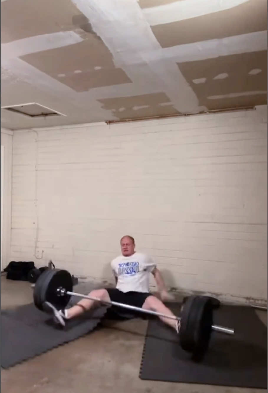 Weightlifting failure funny #funny #funnyvideo #fail #fall #weightlifting #fithess 