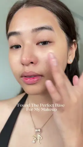 Bestie, did you know sunscreen can be your makeup base too? 👀 Sunbrella UV Sunscreen = calm acne, oil control + smooth matte finish 💄☀️  #YOUBeautyMy #YOUSUNBRELLA #SunscreenViral  @YOU Beauty Malaysia 