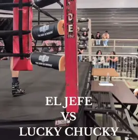 El jefe vs lucky chucky #luckychucky #scared #Running #ducking #chicago 