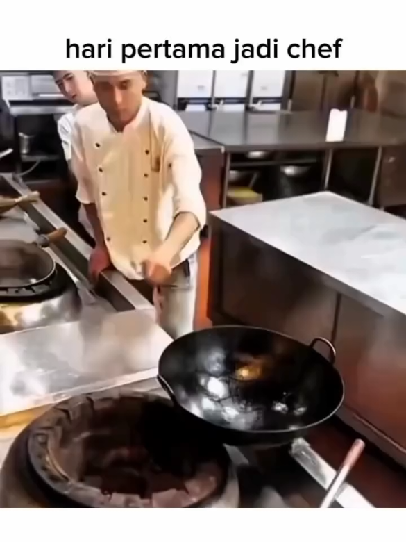 pov : hari pertama jadi chef 🤣🤣🤣 #PaketDapur #chef #resto #pertama #fyp 