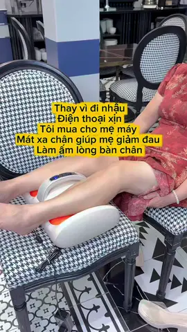 Máy mát xa chân giúp mẹ giảm mỏi đau chân làm ấm lòng bàn chân , hãy báo hiếu khi còn có thể #maymatxachan #mehoa #tiktokshop 