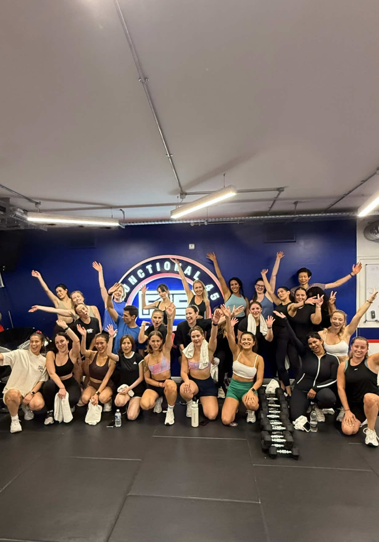 Another incredible event with @lululemon this weekend! We headed down to F45 Kensington for a fun group workout to bond and connect before walking over to BonBon for brunch, coffee and socialising! 🥑🏋🏾‍♂️☕️ This is what Move & Meet is all about 💚 Fun, Fitness + Community!  Check out our upcoming events directly via the Move & Meet App (www.moveandmeet.co.uk/download - or visit the link in bio!)  A big thanks to the Lululemon Westfield - Shepherds Bush store for being so incredible!! 💚 📸 @TrainingwithLauren  #MoveandMeet #socialisethroughfitness #socialfitness #londonevents #londonfitnesscommunity 