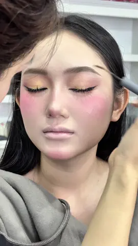 Vào vẽ lông mày cùng tui đi mấy bà  #xuhuongreels  #MakeupQ3 #thuymeobridal #makeupdephalong #thuymeomakeup     