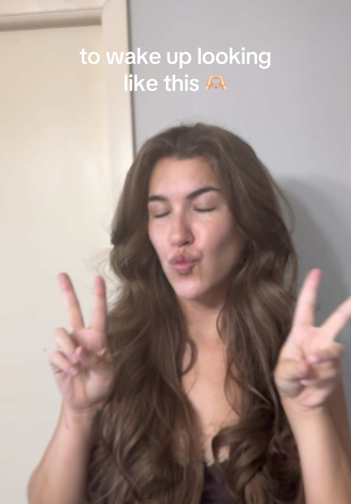 Love my overnight blowout rods💖🫶🏻 so sad my camera wasn’t in focus this morning!! but still wanted to share🫶🏻  #overnightblowout #blowoutrods #overnightcurls #morningshed #heatlesshairstyles 