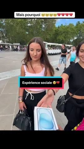 Mais pourquoi 🥹💔🥹💔#experiencesociale #france #monpellier #placedelacomedie 