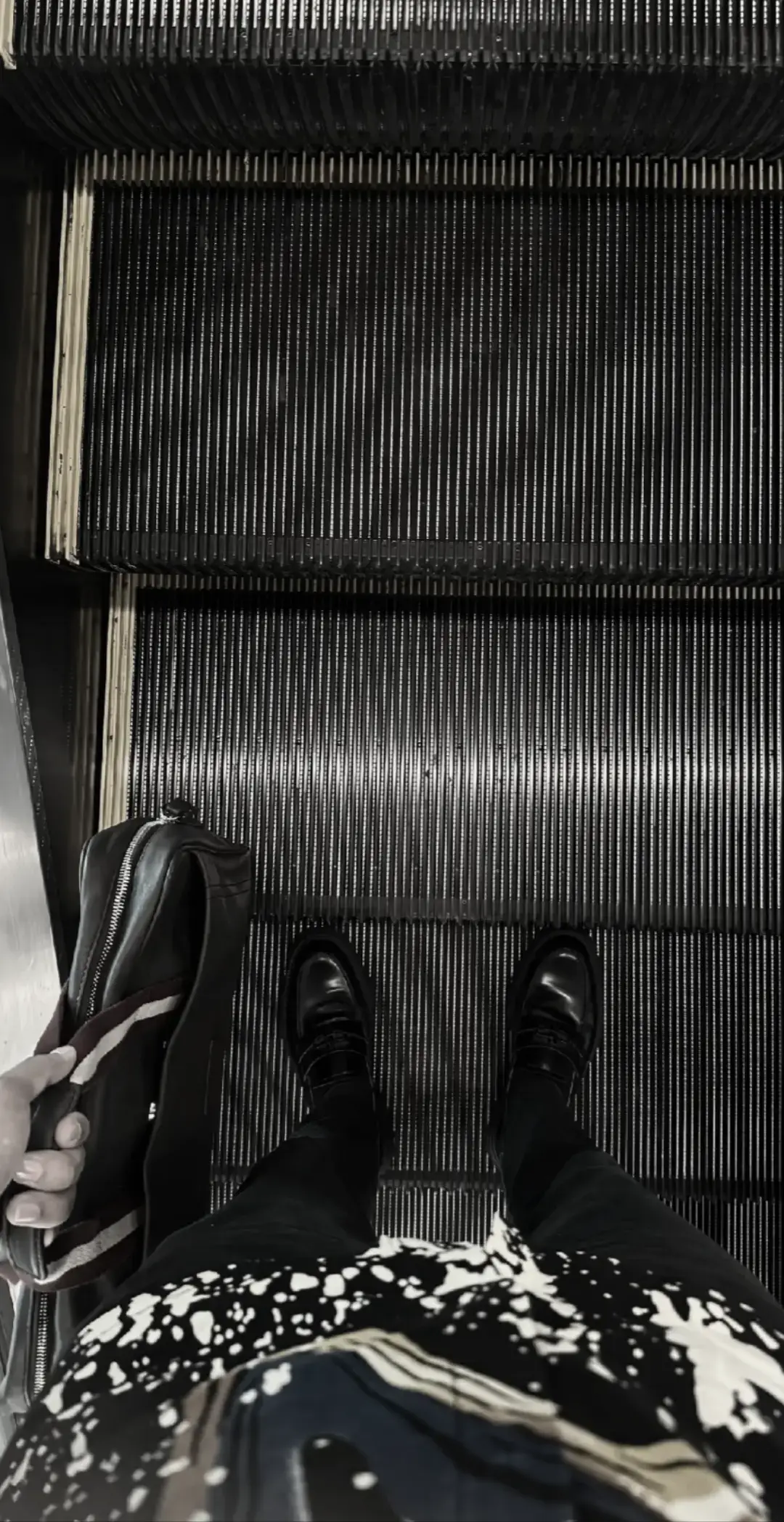 Sengaja kemana-mana jalan kaki biar direndahin serendah rendahnyaa. padahal duitnya banyakan gw