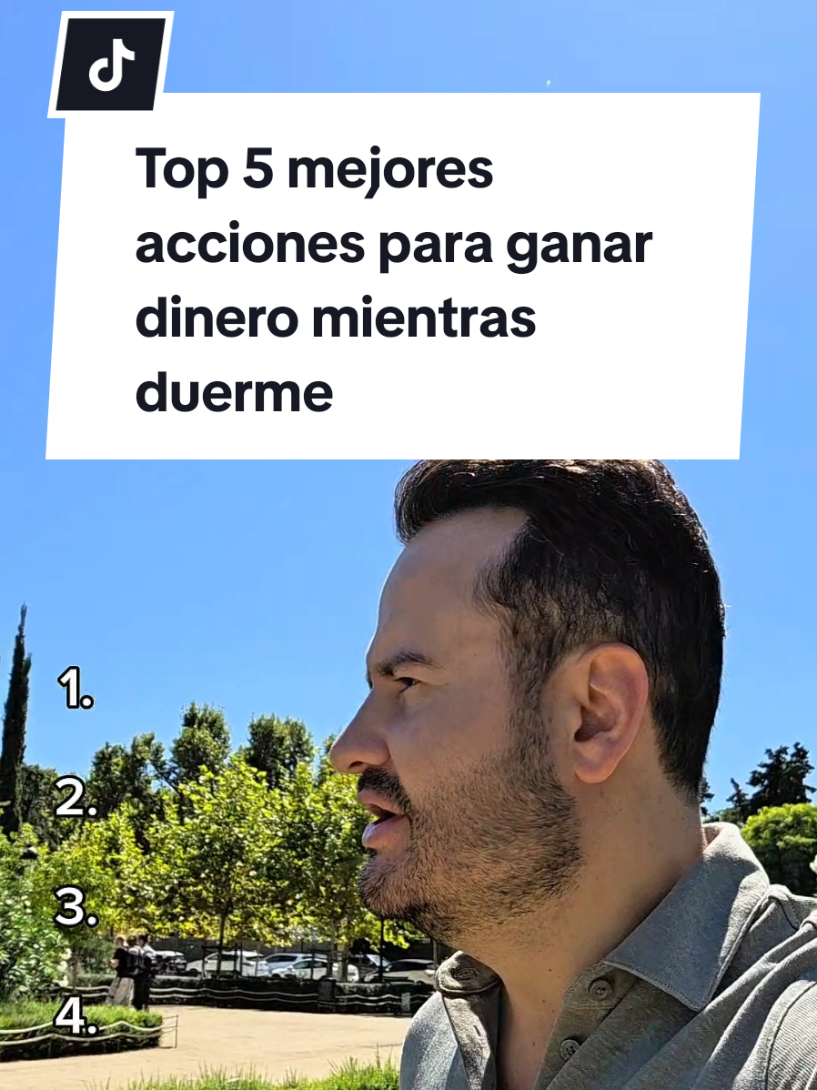 Top 5 mejores acciones para ganar dineroientras duerme  #finanzas #dinero #inversiones #finanzaspersonales #creatorsearchinsights  Estas son las 5 mejores acciones en las que puede invertir para generar ingresos pasivos y ganar dinero mientras duerme En el número 5 está Duke Energy (DUK) una empresa que lleva 98 años pagando dividendos, con utilidad regulada, y hoy rinde aproximadamente un ~3.4%.  Además de eso es una compañía que ha crecido un 2.757% desde 1975 En el número 4 está Home Depot, una empresa que lleva ya 15 años aumentando sus dividendos y es líder en mejoras del hogar. Paga un Dividendo de $2.30 por acción cada trimestre, un retorno del 2.3% de yield) y años subiéndolo. En el número 3 está PepsiCo (PEP): empresa de  bebidas y  snacks, lleva 53 años aumentando el dividendo;  y le da entre un 3.6 y un 3.8% al año. Y si eso no le parece mucho, es porque no ha tenido en cuenta que la acción de PEPSICO se ha valorizado un 341% durante los últimos 25 años En el número 2 está Johnson & Johnson (JNJ): Una compañía desalud diversificada y con calificación AAA. Da un retorno promedio al año del 3% y la acción ha subido un 413% en 15 años Antes de darle el número 1, tómese un momento para  En el número 1 está Procter & Gamble (PG): Una compaía de marcas que usted usa todos los días. 69 años seguidos subiendo dividendos, retorno promedio del 2.6% anual y una acción que ha crecido un 500% desde el año 2000