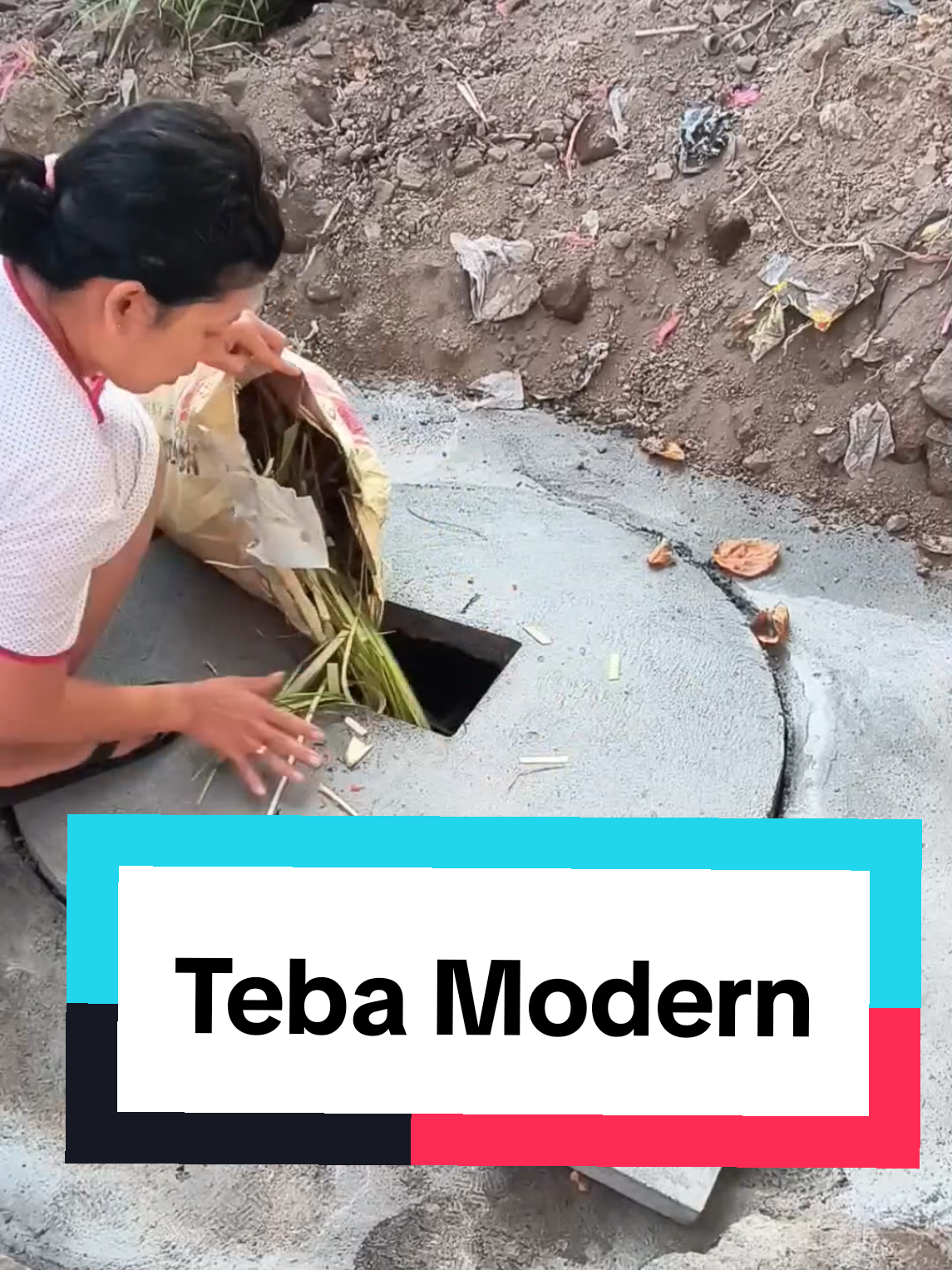 Sampah selalu jadi masalah di mana-mana termasuk di Bali. Akhirnya memutuskan bikin teba modern alias tempat penguraian sampah organik di rumah supaya nggak pusing lagi soal sampah. Sampah sisa dapur & daun2 di halaman bisa langsung dibuang di sini dan dibiarkan terurai alami. Ada yang tertarik mau bikin teba modern seperti ini?  Yg di Bali bisa hubungi Pak Adi Cipta 085739135474 #tebamodern #lubangbiopori #tempatsampah #sampahorganik #greenliving 