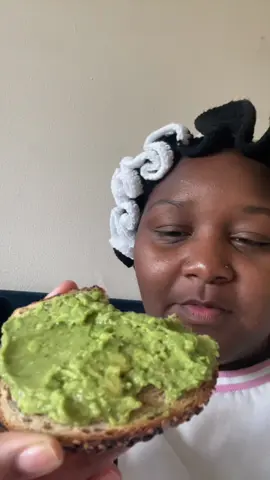 This is so good 🤏🏽🤏🏽#fyp #avocadotoast 