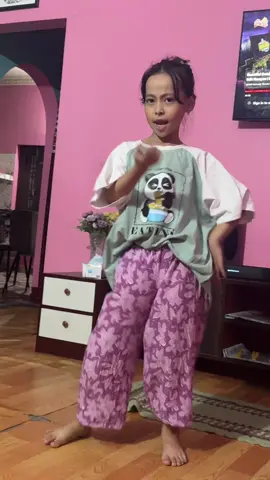 Mamu ko Tshirt lagayera dance garne vanera hairan🤣 #hamrosansar #aanie #poojacsaru #trending #viral 