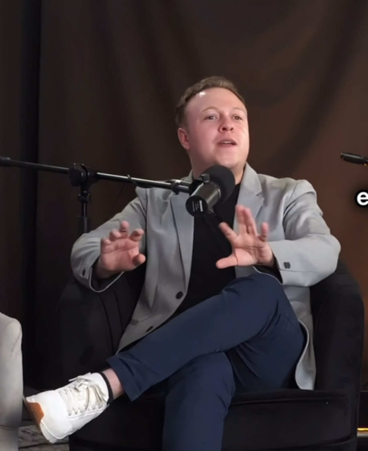 El significado y la comercialización del anillo de compromiso #5comentarios #alejandrosago #picpodcast #luischaparro #zerme 