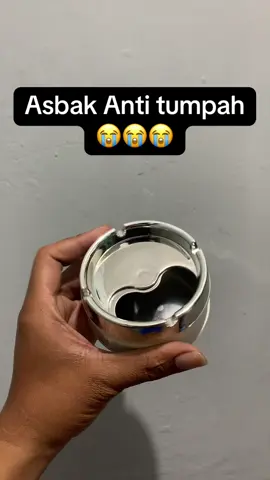 Di jamin kalau ke tendang aman tidak akan tumpah #asbak #asbakportable #asbakputartutup 