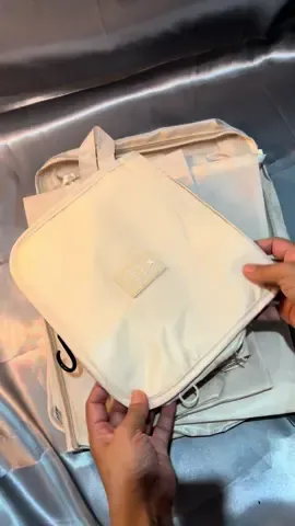 Mura ang matibay! Must have para sa mga mahilig mag travel. #travelbag #pouch #organizer #luggage #fyp 
