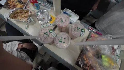 三二一  câu nói cho một mùa xuân hạ đông và đó là liều thuốc tốt nhất cho năm cuối cấp 😴✏️🧋🧋 #banbe#trasua#campusdaily #tuongniem#gaokao