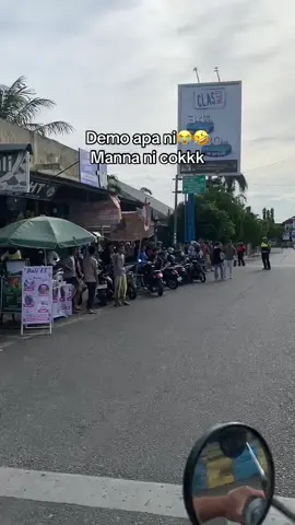 Banyak lh aparat aw engkan jak jemau demo aw😭🤣#demo #mannabengkuluselatan #dprd 