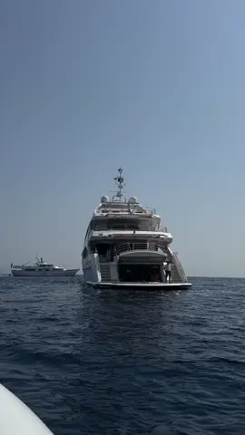 🛥️🥂🇬🇷 #greece #yachtlife #eurosummer #blackgirlluxury #fyp #foryourpage 