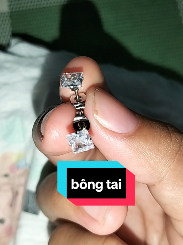 đôi bong tai này xinh quá #bongtai #hoatai #bongtaidichơi #bongtaidihoc #hoatai @Thảo Genz Bán Mọi Thứ @Thảo Genz Bán Mọi Thứ @Thảo Genz Bán Mọi Thứ 