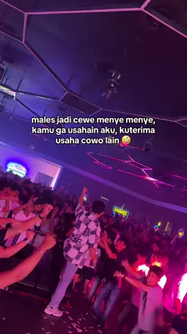Ga mau ribet ah 🤏🏻 #fypシ゚viral🖤tiktok #helensplaymart #helensnightmart #partypeople #makassar 