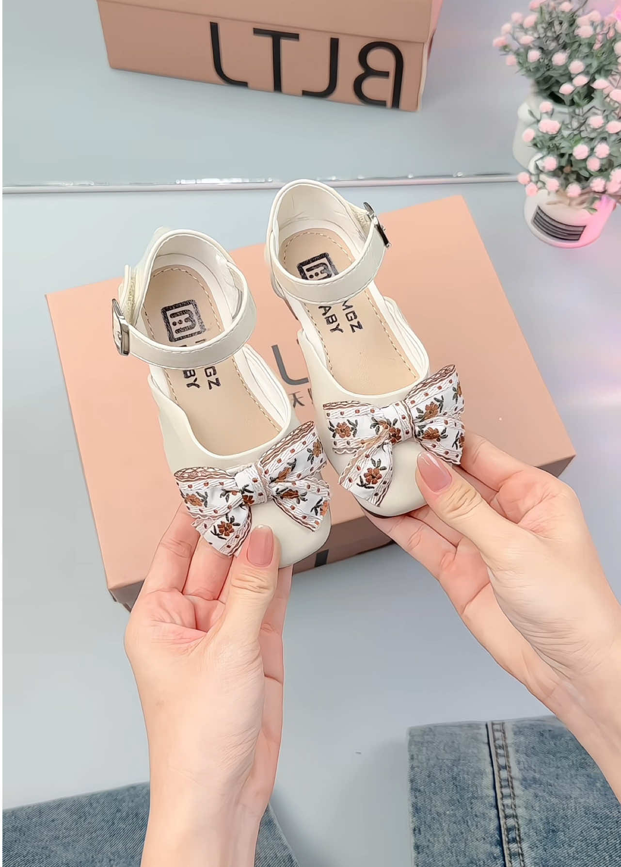Giầy Sandal Bít Mũi Nơ Vải Thổ Cẩm #tiemacha #sandalchobe 