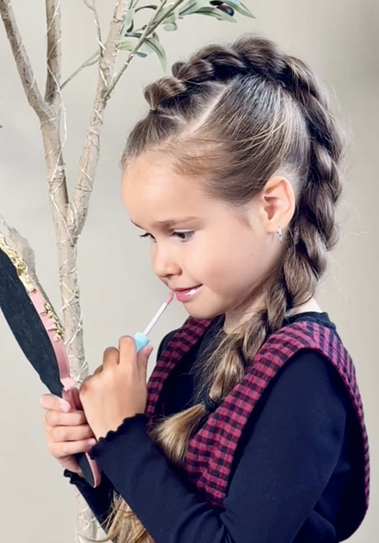 Whoever came up with this braid is a genius 🤩🤩🤩#dragonbraid #kidshairstyles #longhairstyles #braiding #hairtok 