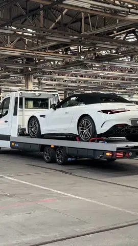 Pkw-Ähnliches Fahrverhalten bei voller Nutzlast ✅ Dank serienmäßiger Liftfederung, 13-Zoll Bereifung und robuster Konstruktion ✅ Geringe Fahrzeughöhe und Fahrzeugdynamik sorgen für komfortables Handling ✅ Ruhe im Fahrerhaus, auch bei vollem Aufbau Fährt sich wie ein Transporter - fühlt sich an wie ein Pkw #speeder #trailer #mercedes #algemafitzel #foryou 