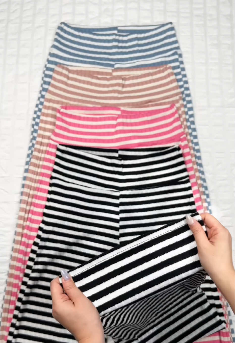 perfect for comfy outfits ☁️✨#loungewearpants #pants #stripepants #wideleg #spotlightfinds #tiktokmademebuyit #tiktokshoplabordaysale #tiktokshopcreatorpicks #TikTokShopRestock #tiktokshopblackfriday 
