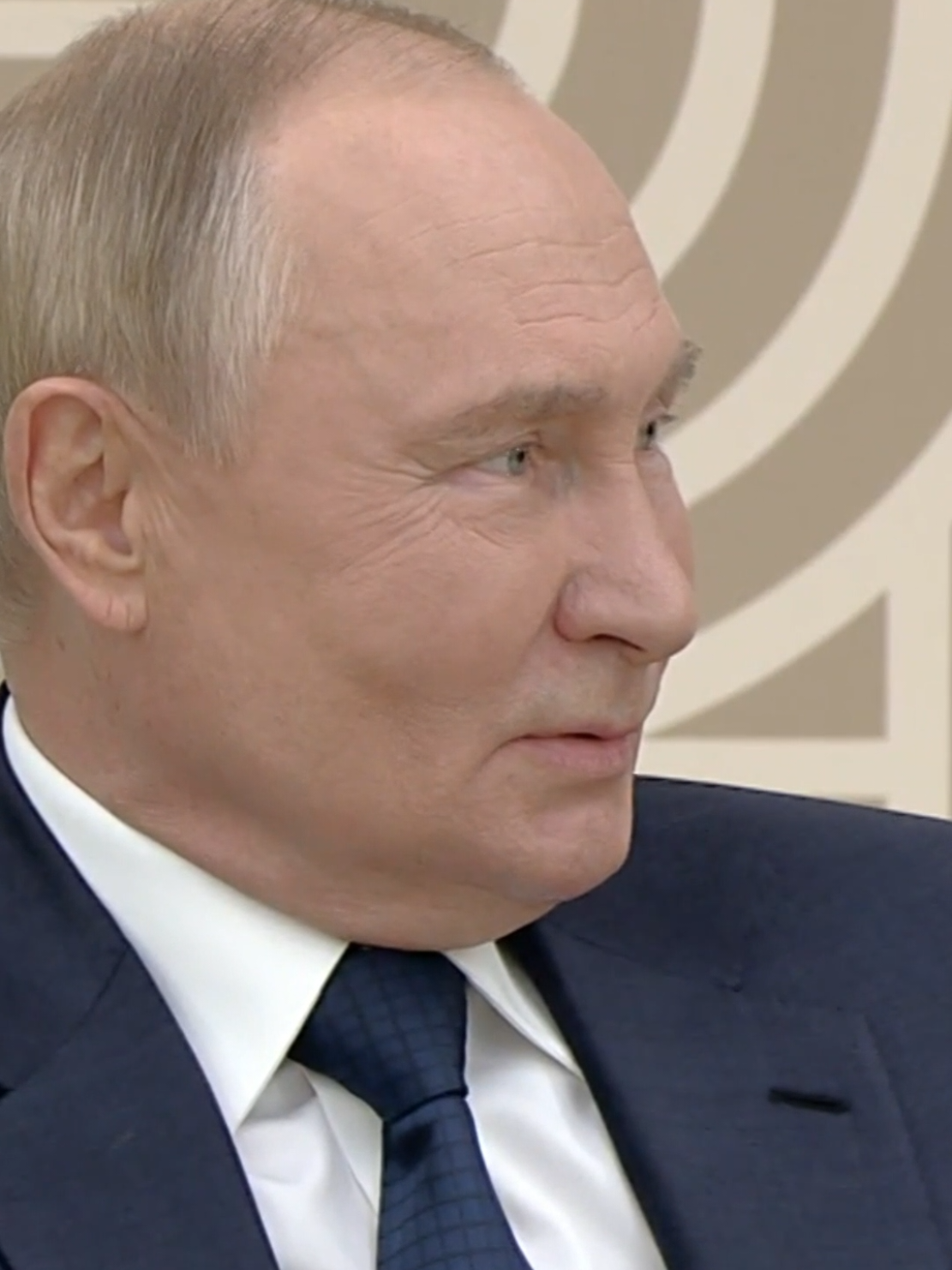 Putin: a OTAN luta contra nós usando soldados ucranianos #rússia #otan #militares #soldados #ucrânia  Em encontro com jornalistas, Putin afirmou que a OTAN trava guerra contra a Rússia usando soldados ucranianos como ferramenta, enquanto a Rússia desenvolve e utiliza seu próprio armamento. 