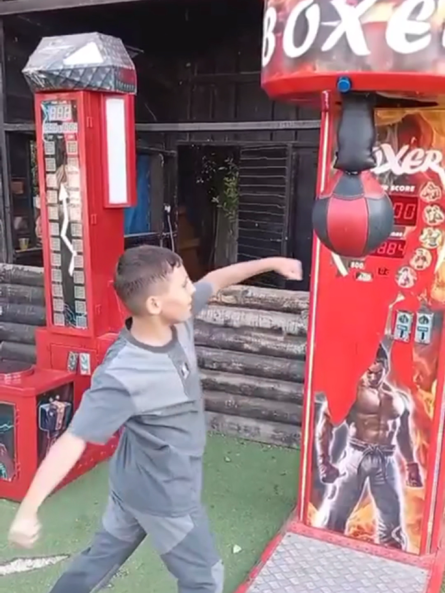 punch machine dumbest fail 😂 #funfun #funnyvideos😂 #entertainment #diversion #divertido #divertimento #tiktokviral #furdich #fyp #bestoftheday #risas #humor #epicfail #fail #unsuccessful #punchmachine #punching