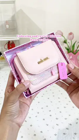 Udah cantik, lucu ada handle nya lagi. Recomend bgt buat kalian yg kemana mana bawa dompet aja 🤭😍🫵🏻 #selusa #localbrand #localsweetbag #fyp #handwallet 